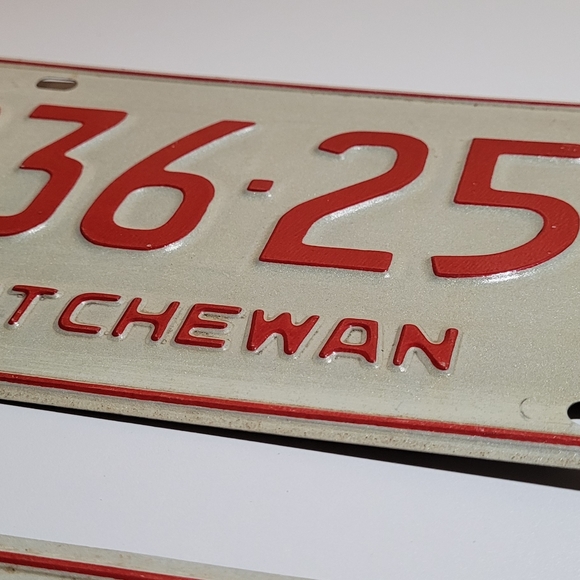 Original Set 1971 Saskatchewan License Plate. - Picture 5 of 7